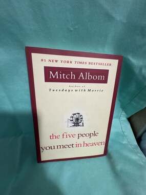 The Five People You Meet in Heaven by Mitch Albom (Paperback)